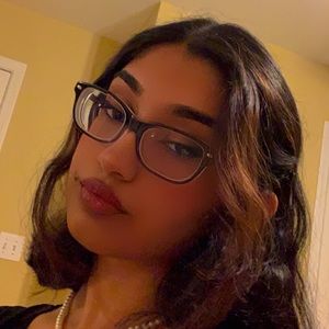 Meet your Posher, Inaya
